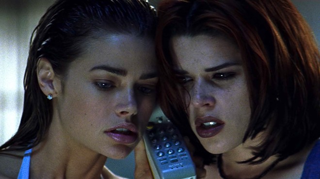 Still of Denise Richards and Neve Campbell in Wild Things