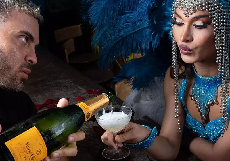 Image: Cocktails and a show at R House
