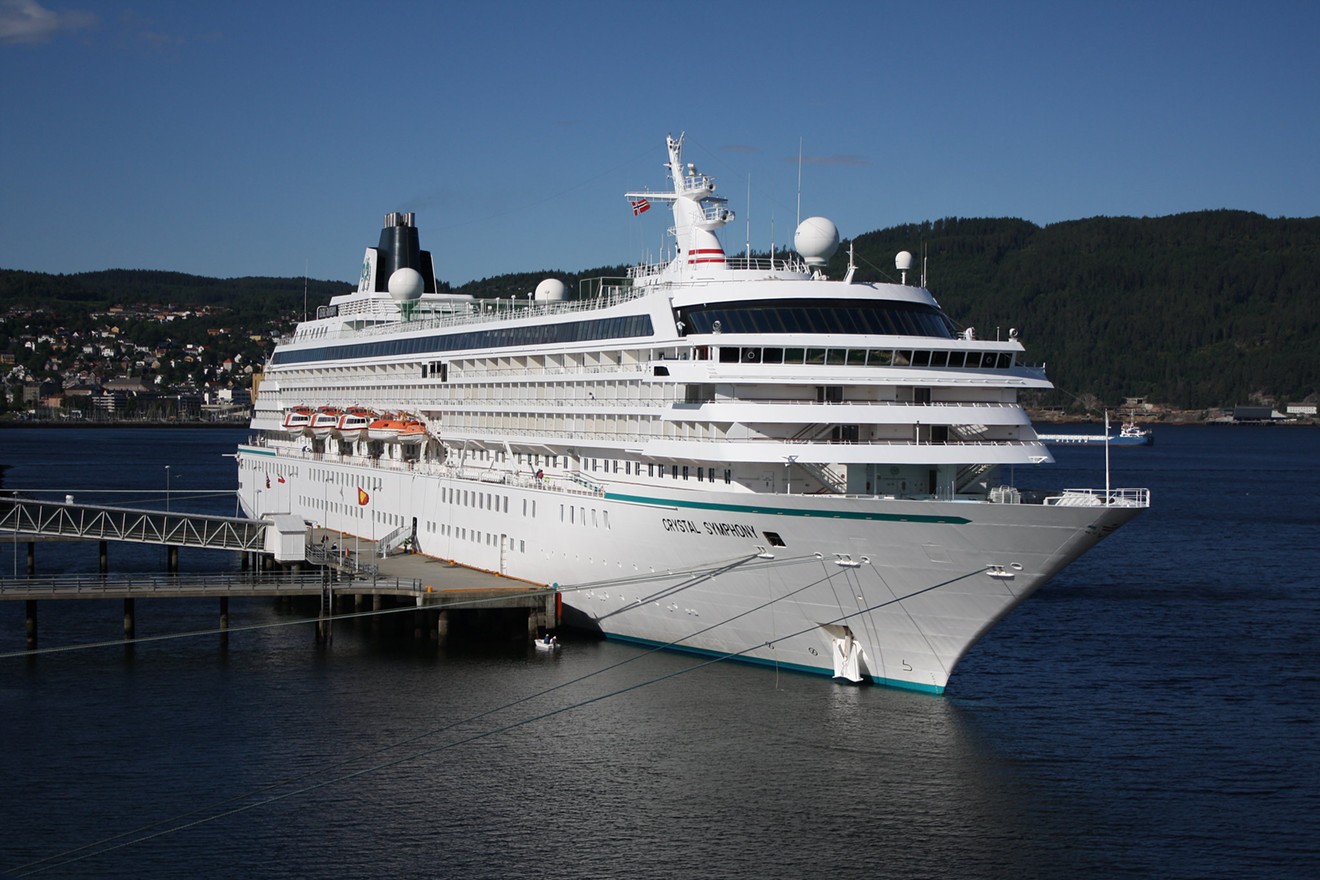 Federal authorities issued an arrest warrant last week for the Crystal Symphony, whose Miami-based owner, Crystal Cruises, is in turn owned by Genting Hong Kong.