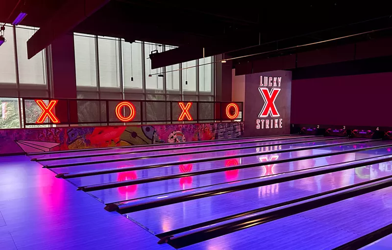 Image: Bowling lanes