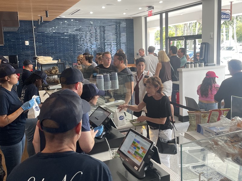 H&H Bagels opens in Boca Raton, Florida, with fans and New Yorkers waiting for the hot New York City bagels made in New York.