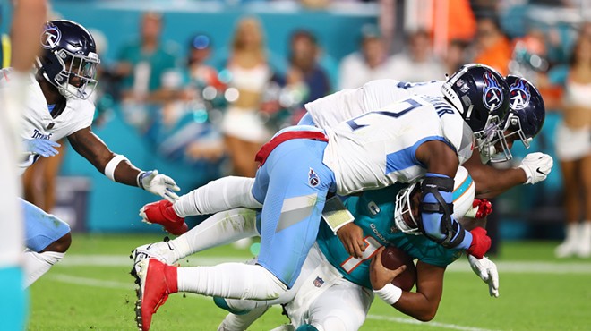 Titans players smother Dolphins quarterback