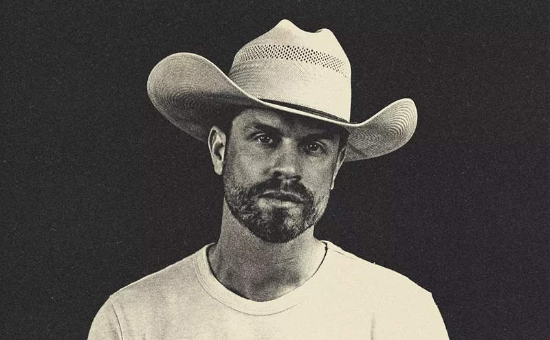 Image: Dustin Lynch Is Still Very Much Enjoying His Freedom