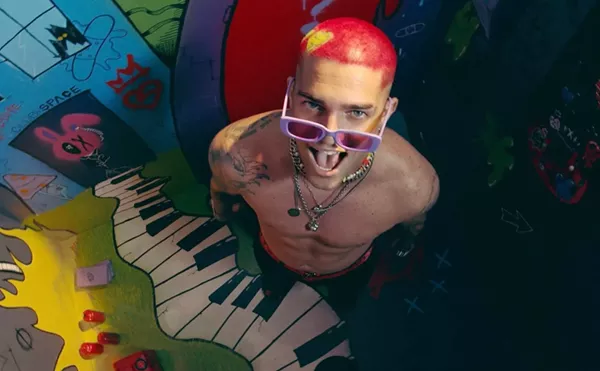 Image: Exti Turned “Broken Hearts” Into a Live Canvas and Concert With Rey de Corazones Rotos