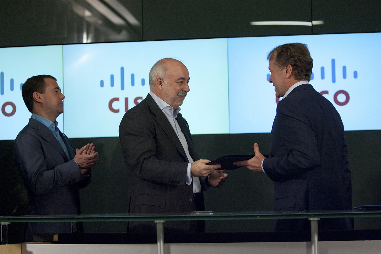 Viktor Vekselberg (center) in San Jose, California, on June 23, 2010, signing an agreement with Cisco to extend its $100 million commitment to the Russian Skolkovo Project. Then-Russian President Dmitry Medvedev looks on.