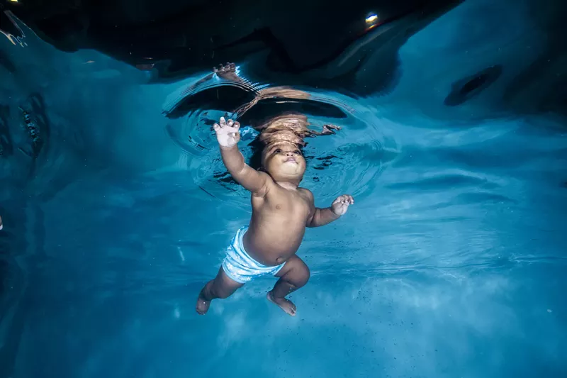 Image: Underwater shot of a toddler swimming in a pool
