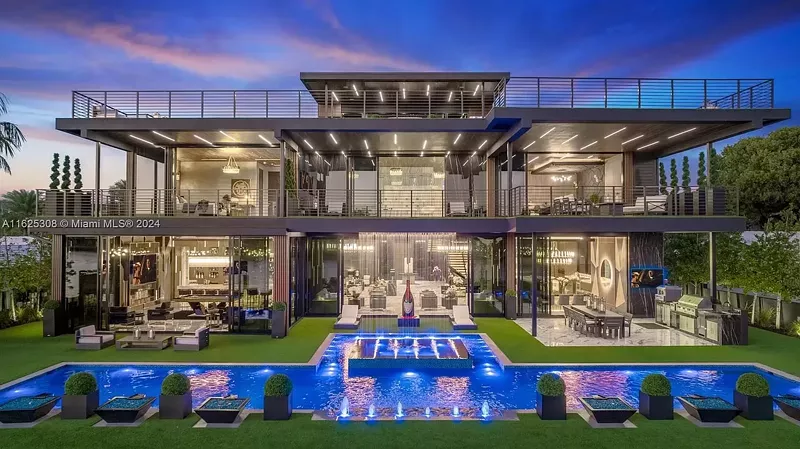 Image: Backyard of $48 million mansion in Fort Lauderdale