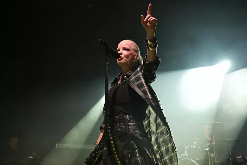 Image: Picture of Garbage's singer Shirley Manson singing on stage.