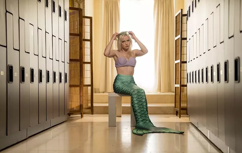 Image: Still of Anna Faris dressed as a mermaid