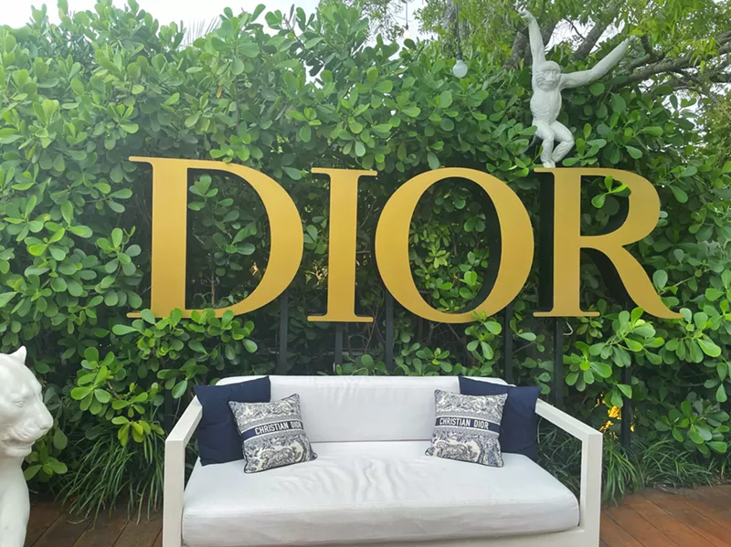 Image: The centerpiece/selfie-taking station of Dior Café.