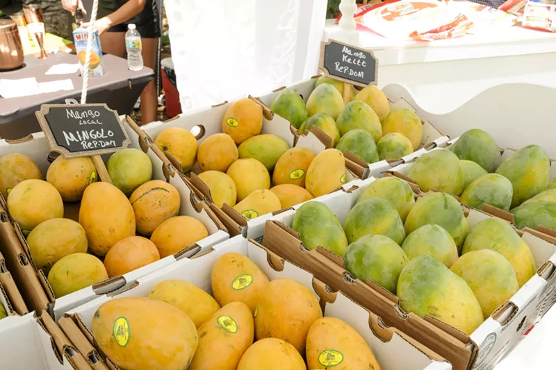 Image: 'Tis the season for mangos!