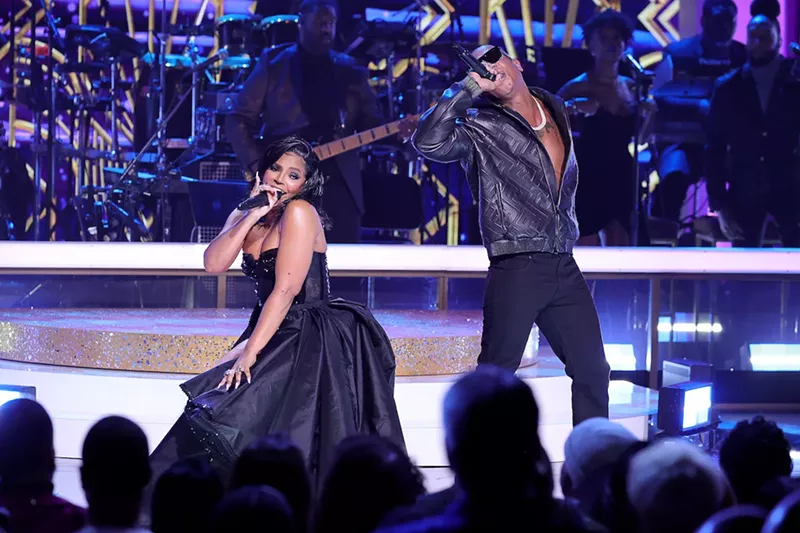 Image: Ashanti and Ja Rule performing on stage at the 2021 Soul Train Awards.