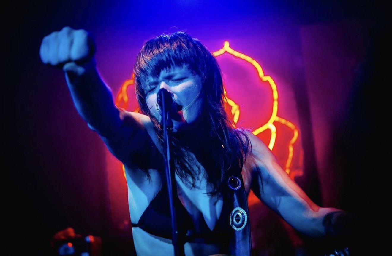 Thelma and the Sleaze performing at Las Rosas in 2018.