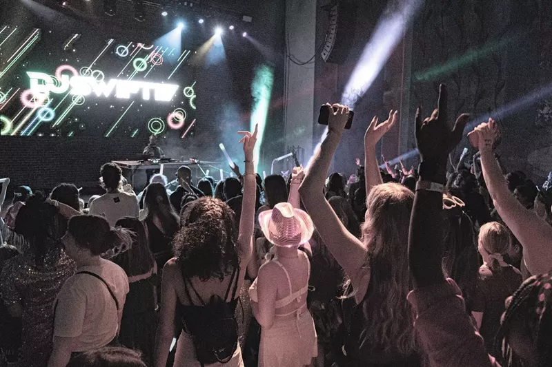 Image: A crowd dancing in front of the stage with DJ Swiftie