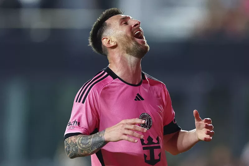 Image: photo of Lionel Messi in Inter Miami's distinctive pink kit