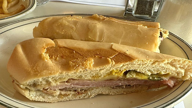 sandwich on a plate