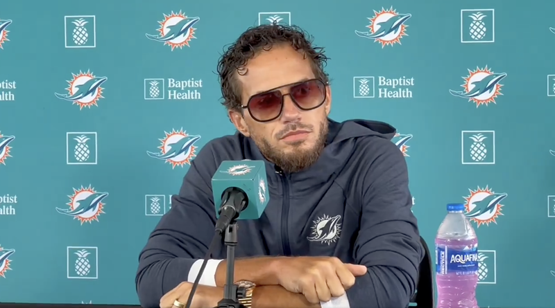 Miami Dolphins Coach Mike McDaniel’s New Look Is Talk of the Internet ...