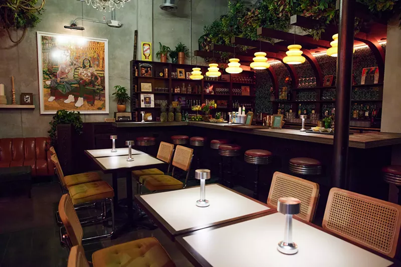 Image: Seating in a dining room