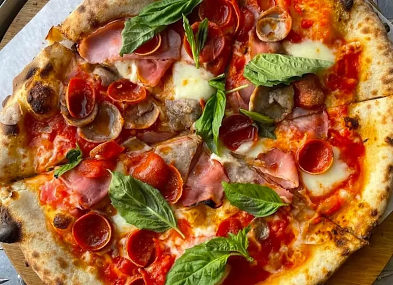 Image: Miami Italian food truck Acqua e Farina is one of Yelp’s Top 100 Food Trucks of 2025 for its wood-fired pizza, fresh pasta, and chef-driven Italian flavor.
