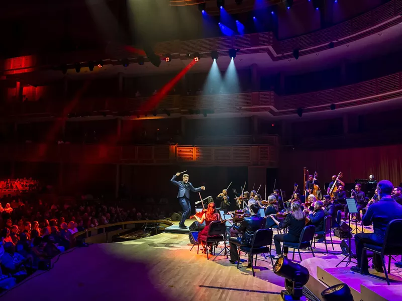 Image: Picture of an orchestra in stage.