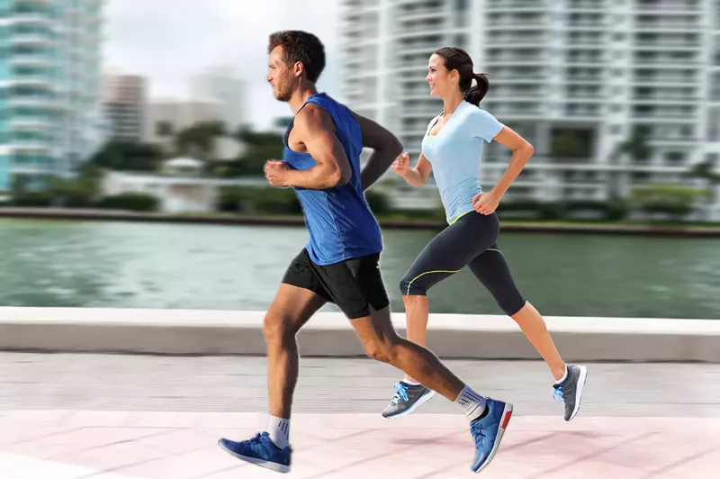 Image: Man and woman jogging in Miami