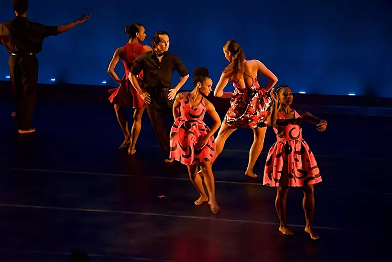 Image: Peter London Global Dance Company in Melissa Verdecia's "Que se encuentra Los Arrabales."