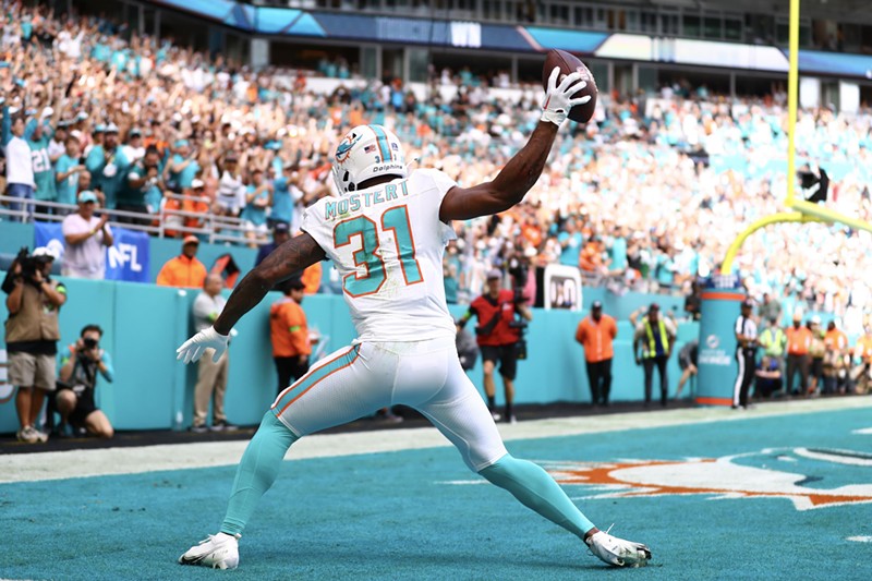 Raheem Mostert breaks the Dolphins' single-season all-purpose touchdown record against the New York Jets on December 17, 2023 at Hard Rock Stadium.