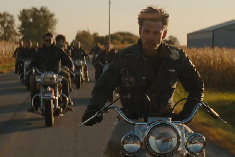 Image: Still on Austin Bulter on a motorcycle in The Bikeriders