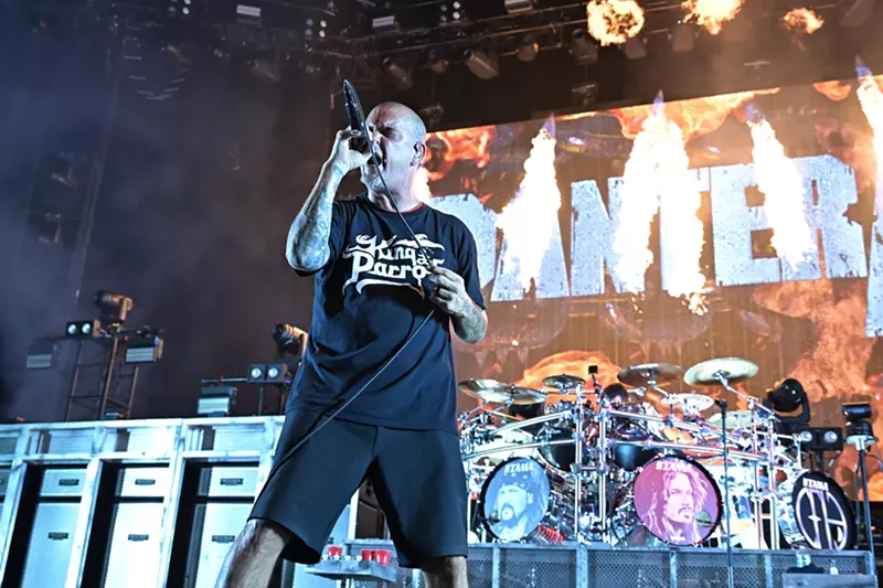 Image: Picture of Phil Anselmo of Pantera singing on stage.