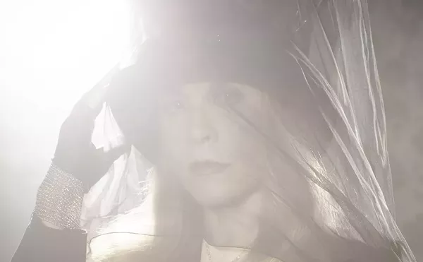 Image: Stevie Nicks Postpones Hard Rock Live Show After Fracturing Her Shoulder