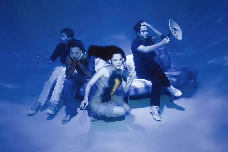 Image: Portrait of the members of the Marias