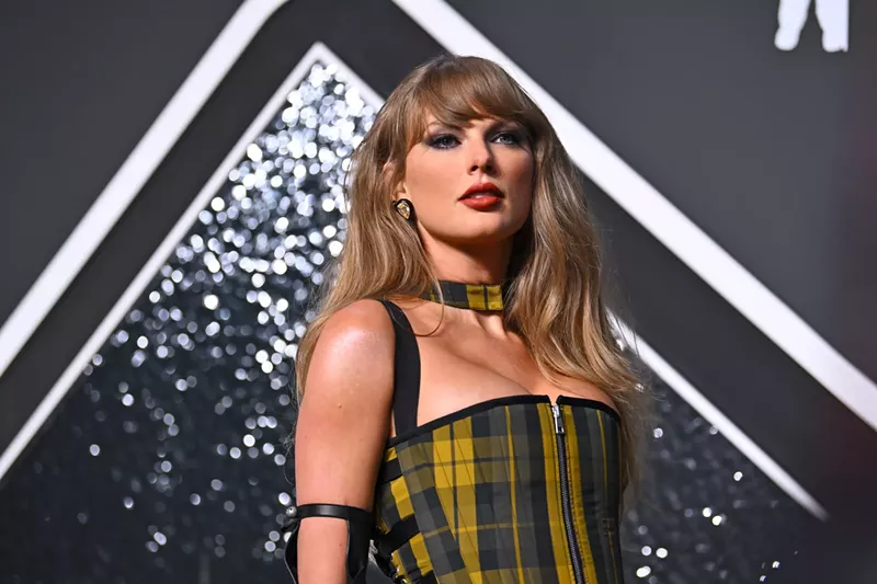 Image: Taylor Swift at the 2024 MTV Video Music Awards at UBS Arena