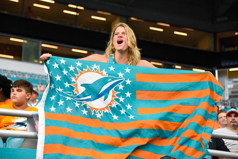 Miami Dolphins Flag Car - Sports Fan Shop