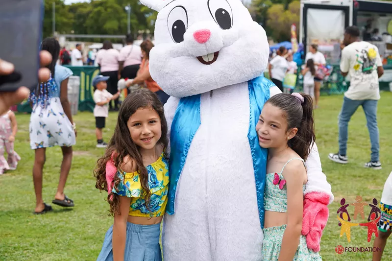 Image: Easter Bunny with two young girls