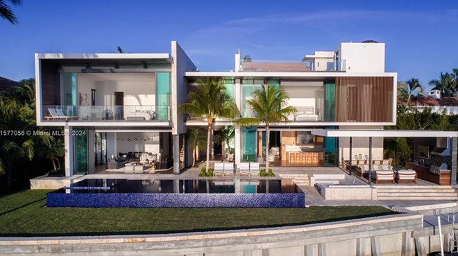 photo of the exterior of 428 S. Hibiscus Dr., a contemporary manse designed by architect Ralph Choeff and built in 2017 on Hibiscus Island, Miami Beach