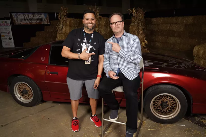 Image: Rainn Wilson posing next to Arnold Cuervo