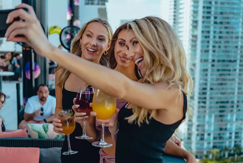 Image: Girls taking a selfie