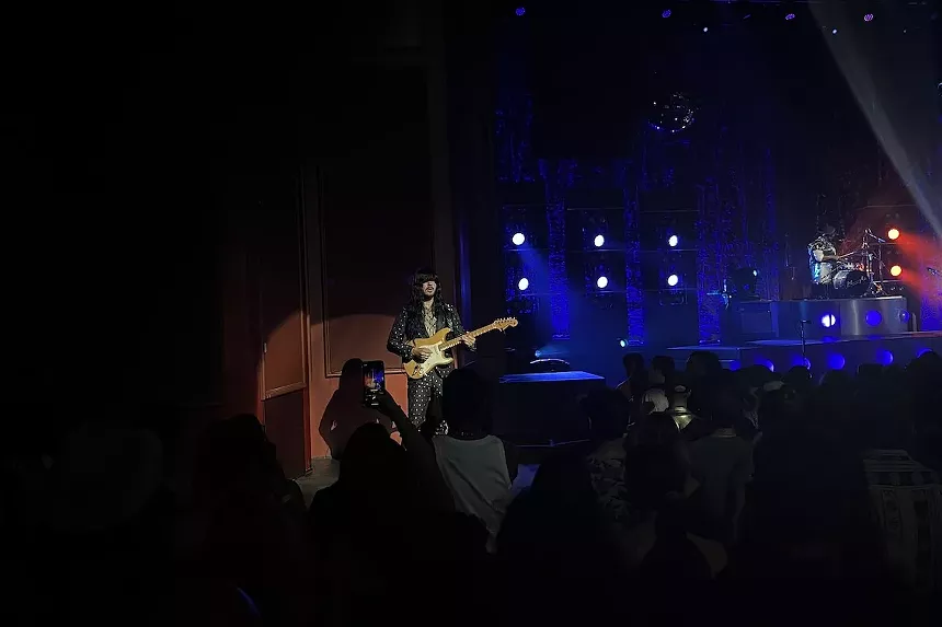 Guitarist Mark Speer at the Fillmore Miami Beach on Sunday, May 8. - PHOTO BY JOSE D. DURAN
