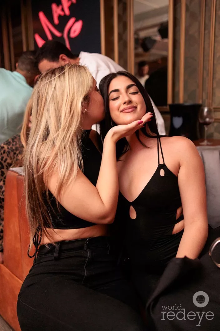 Veronica Fox and Ericka Vaughn - WORLD RED EYES
