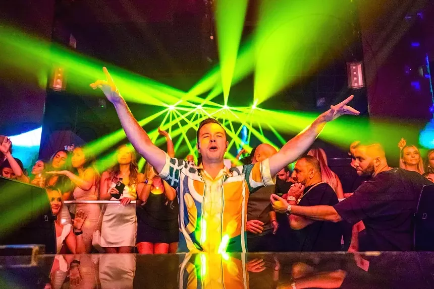 Sam Feldt - WORLD RED EYE