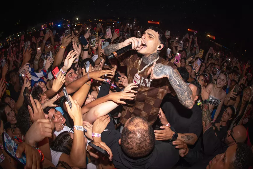 Luar La L singing as the crowd reaches out to touch him