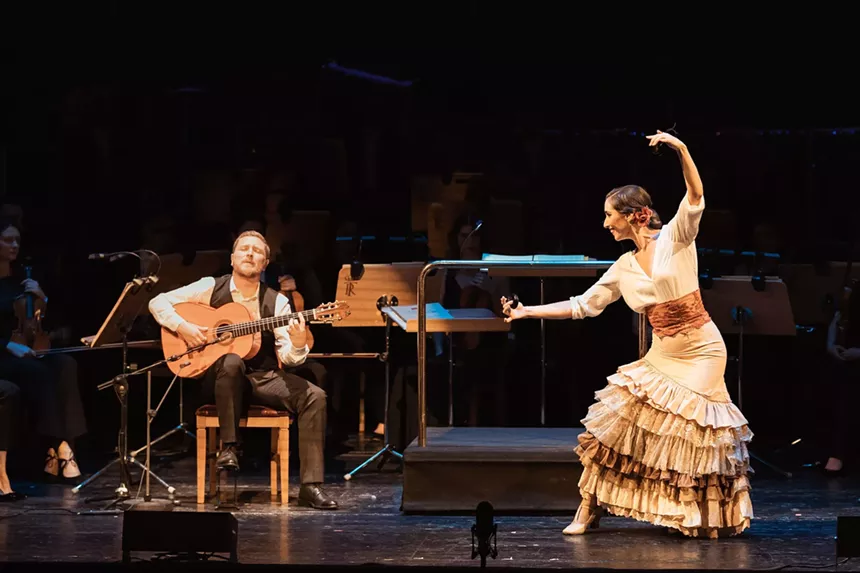 Alejandro Hurtado and Inmaculada Salomón performing on stage