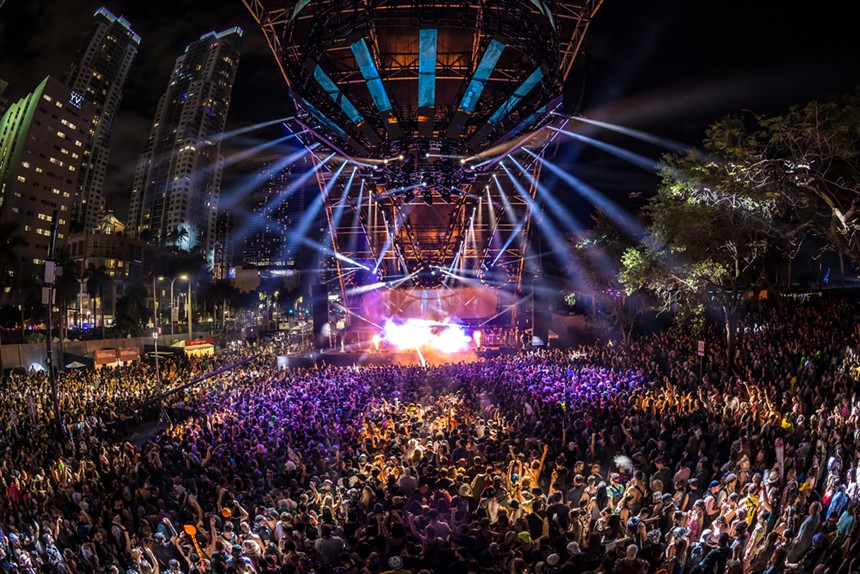 The arch of the Worldwide Stage with an enormous LED light fixture hanging above