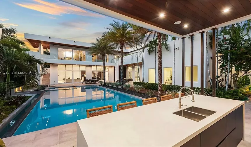 The backyard of Tyler Herro's Pinecrest mansion
