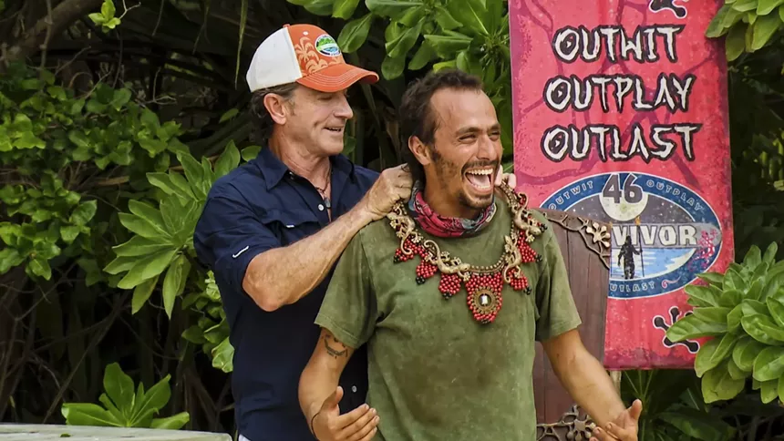 Jeff Probst placing the immunity idol on Ben Katzman's neck