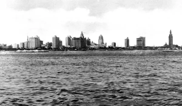 1920s-era photo of the miami skyline as viewed from Biscayne Bay