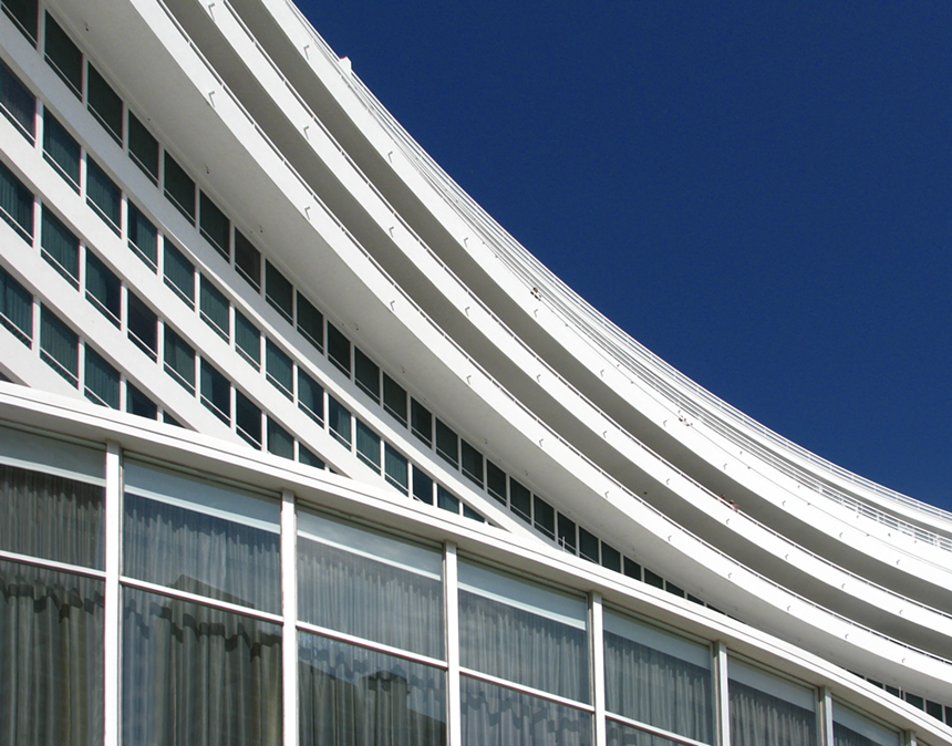 The Fountainebleau Hotel in Miami beach, a curved white building