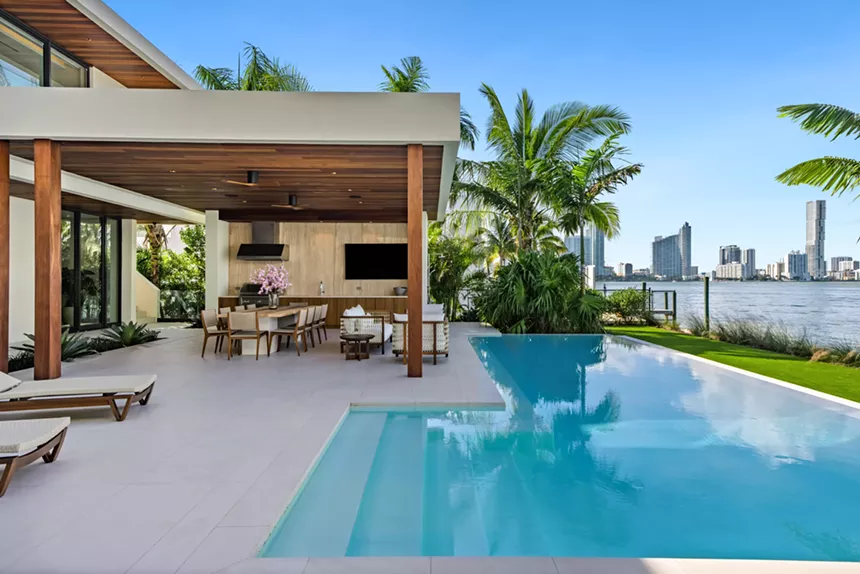 Outdoor cabana next to the inifinity pool