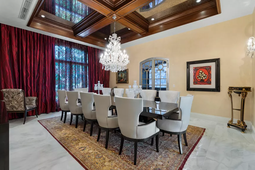 The dining room with a wood ceiling