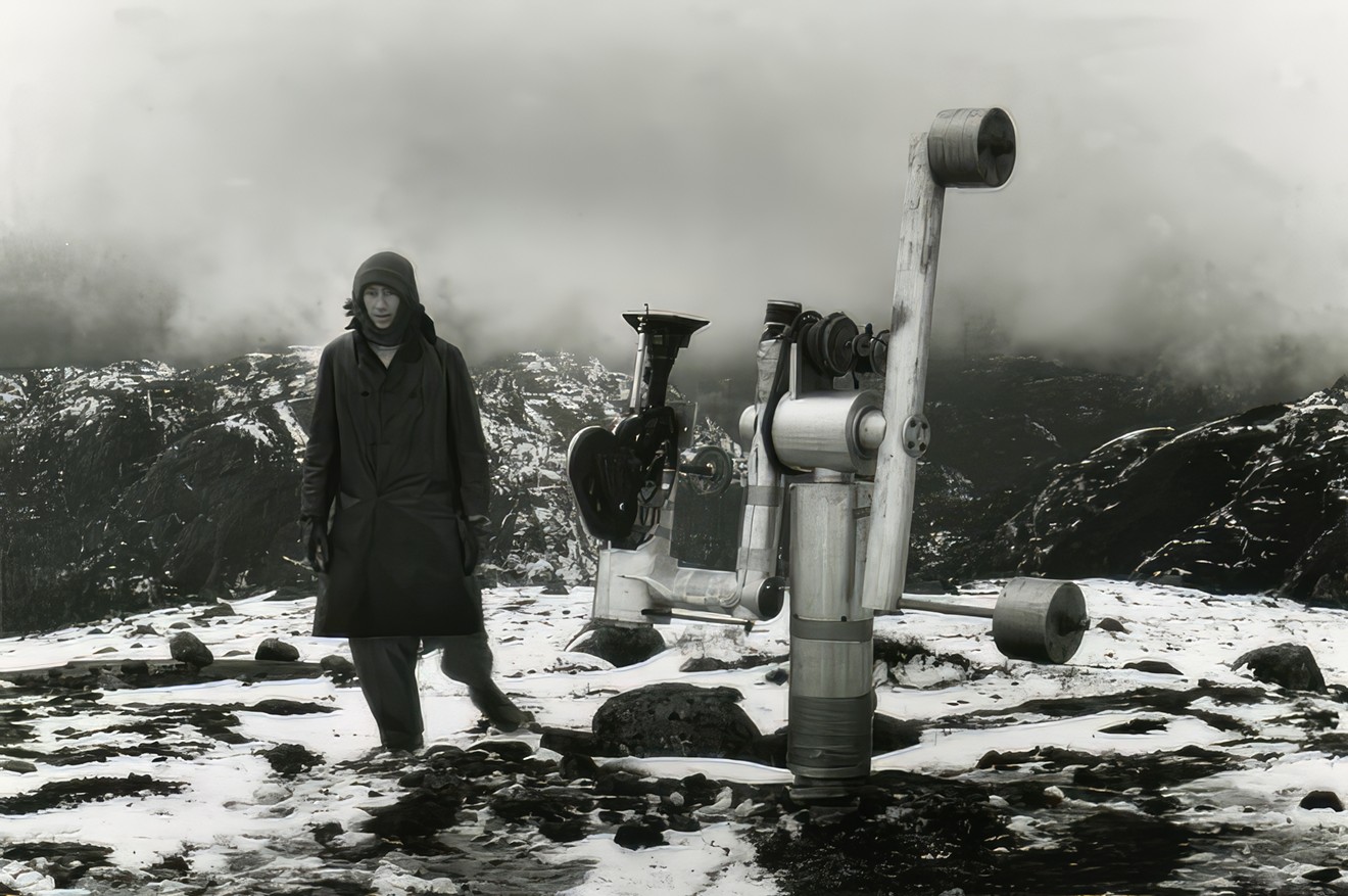 Michael Snow standing next to his "Camera Operating Machine" while filming La Région Centrale in 1969.